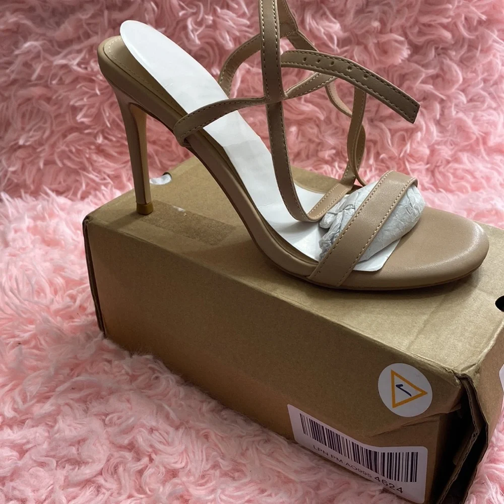 Heels - Picture 2 of 3